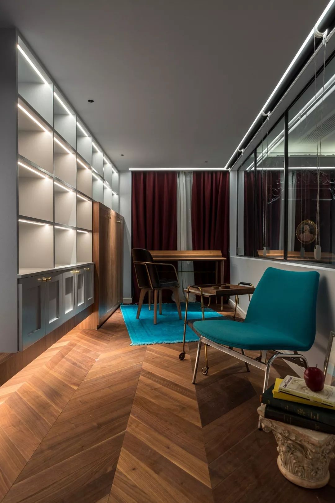 28岁成都女孩180㎡豪宅爆红！砸100W做1室3个衣帽间：壕无人性