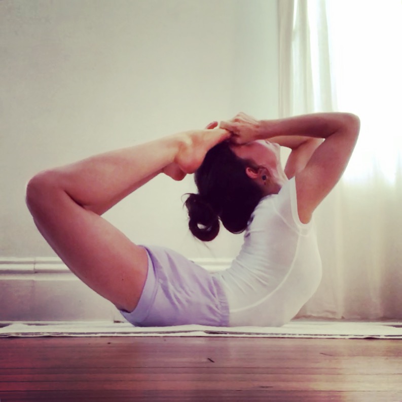 瑜伽体式单双腿弓式,瑜伽体式侧旋三角式