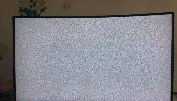 手机接有线耳机声音自动变大,新买的手机耳机有杂音滋滋