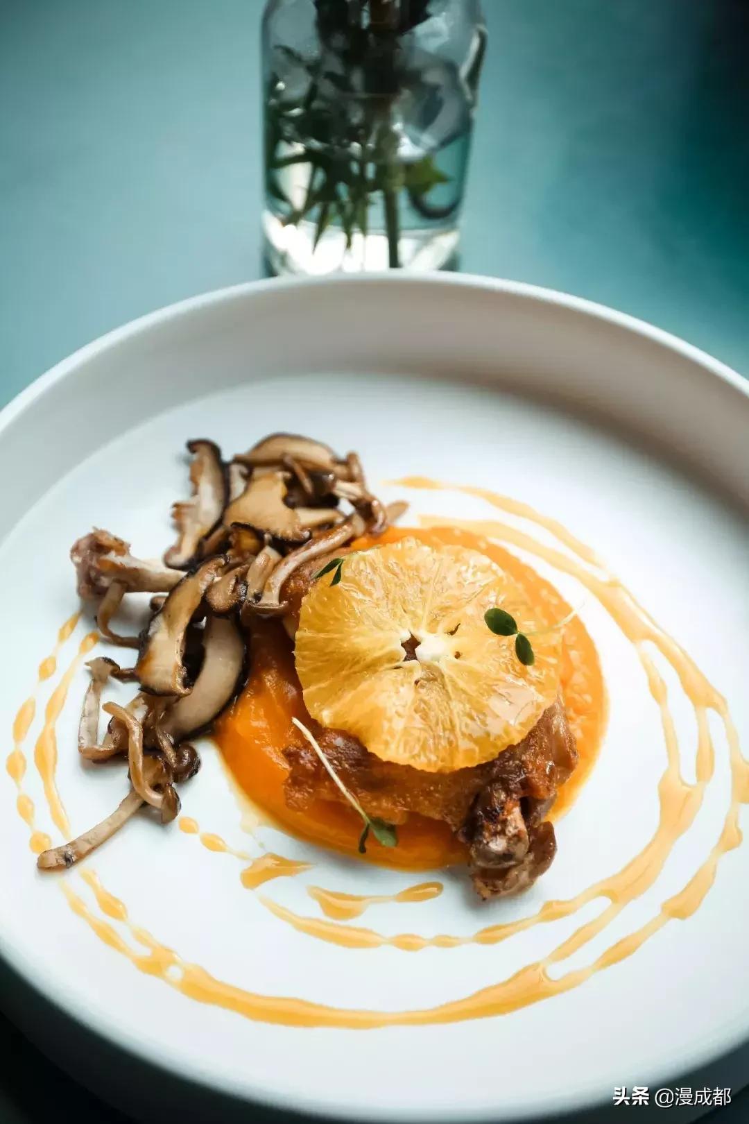 漂洋过海来成都，这对情侣将极致美食开在最不起眼的地方