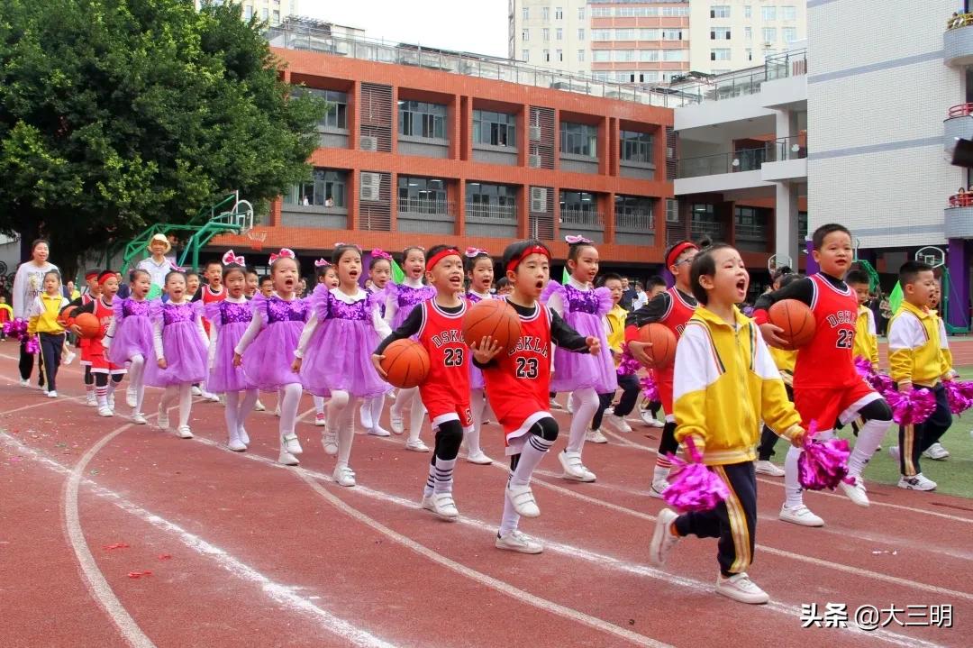 全力以复从心启航黑板报,向阳中学校运会活动