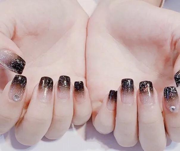 有一种颜色叫blackpink,blackpink黑色火焰美甲