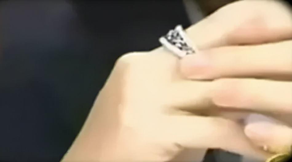 谢霆锋王菲复合后牵手视频,谢霆锋说不会结婚的视频