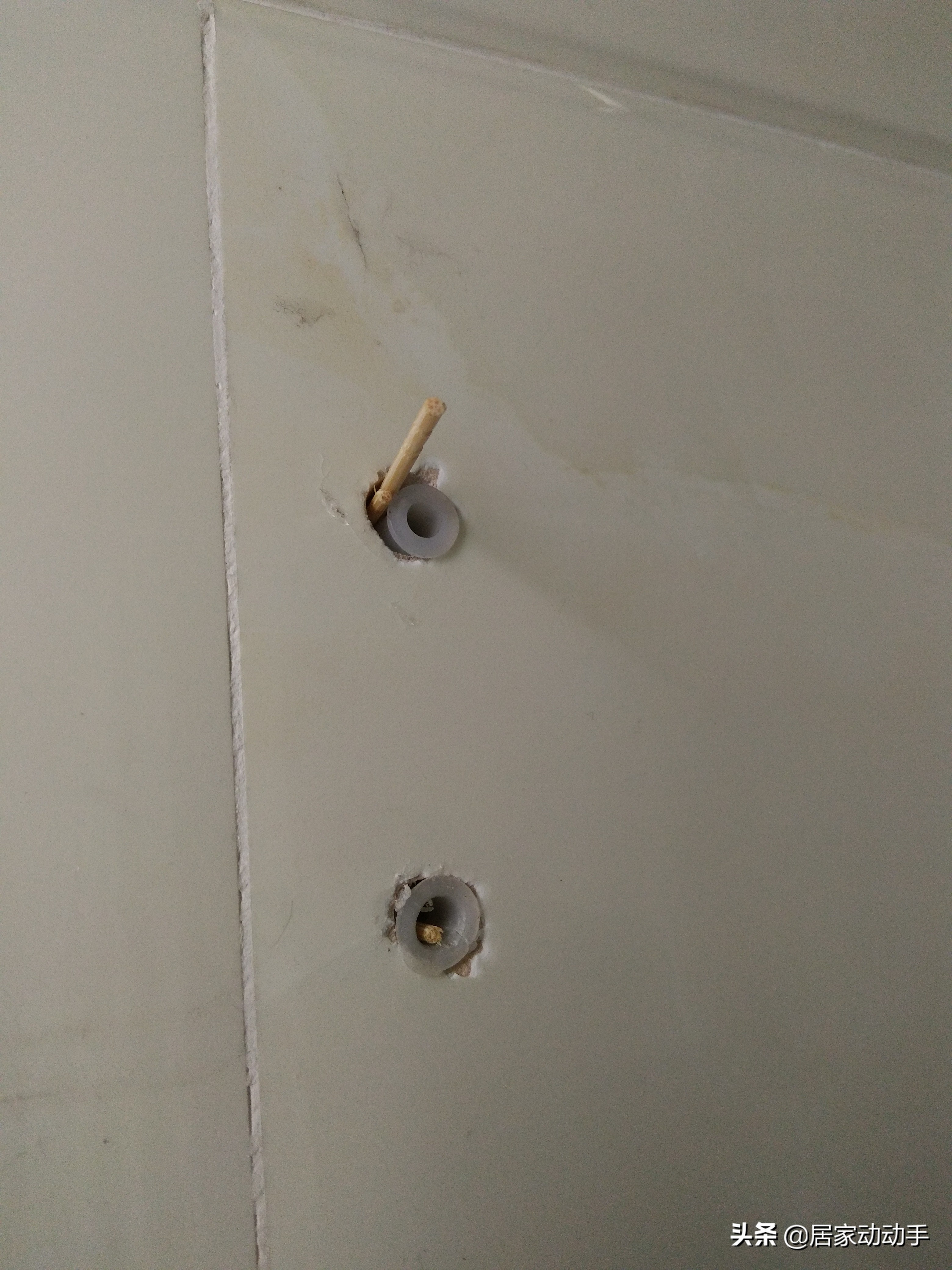 毛巾架底座脱落怎么修复,毛巾架杆掉出来怎么解决