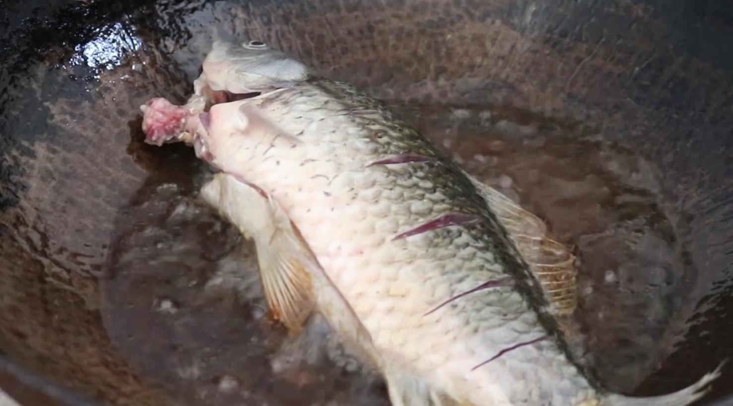 煎鱼怎么煎不粘锅不掉的小妙招,煎鱼不粘锅不破皮的正确做法简单