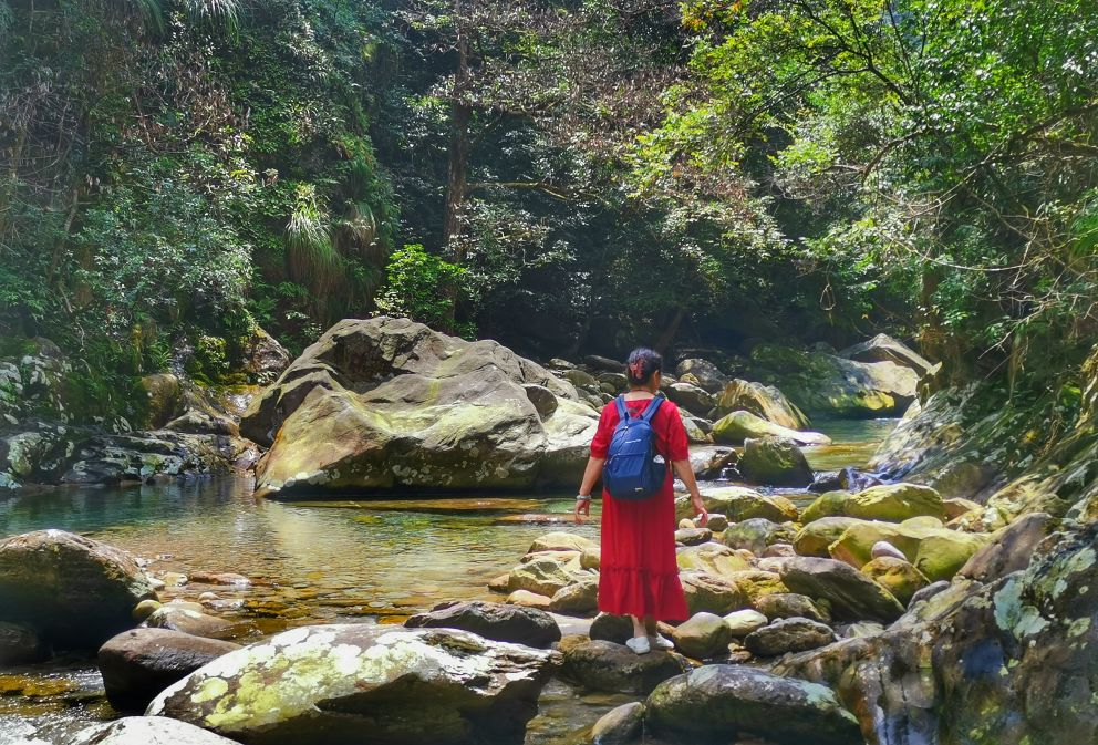 武宁牛鼻孔溯溪被困,武宁牛鼻孔溯溪潜水