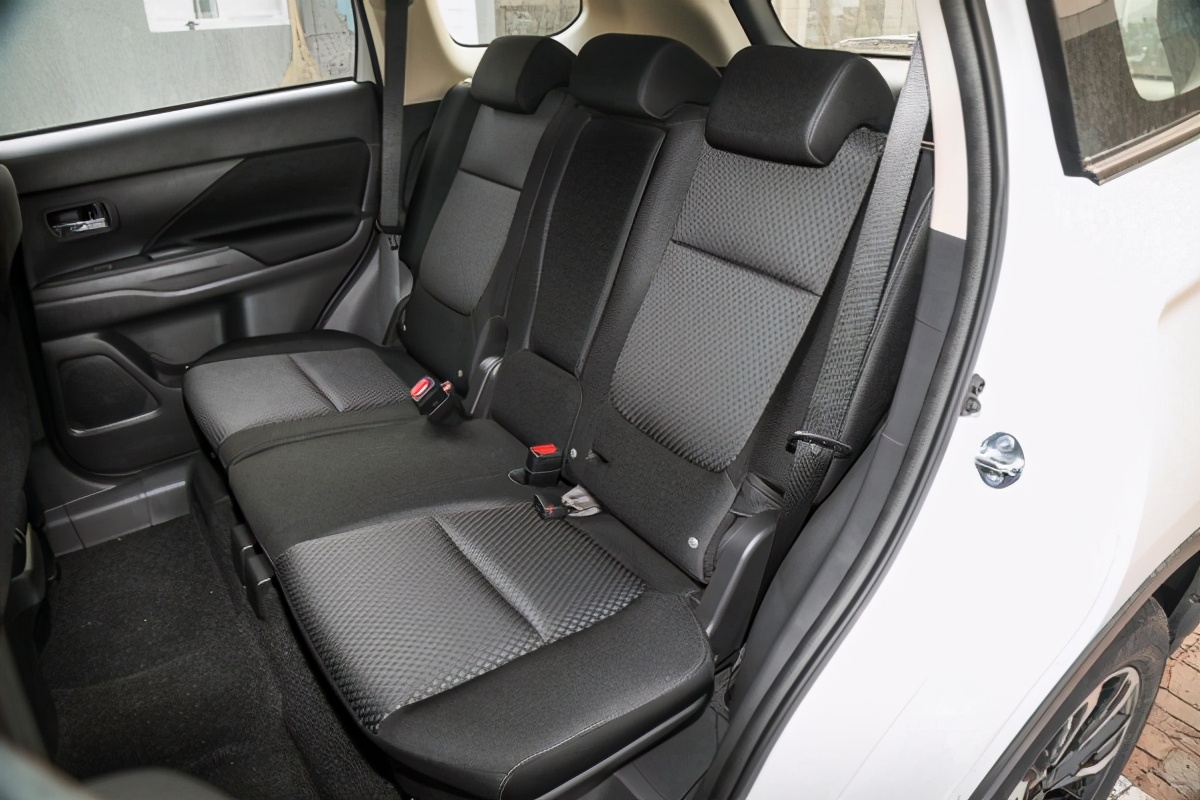 2020款三菱欧蓝德suv多少钱,最耐用最省油的三菱日系suv