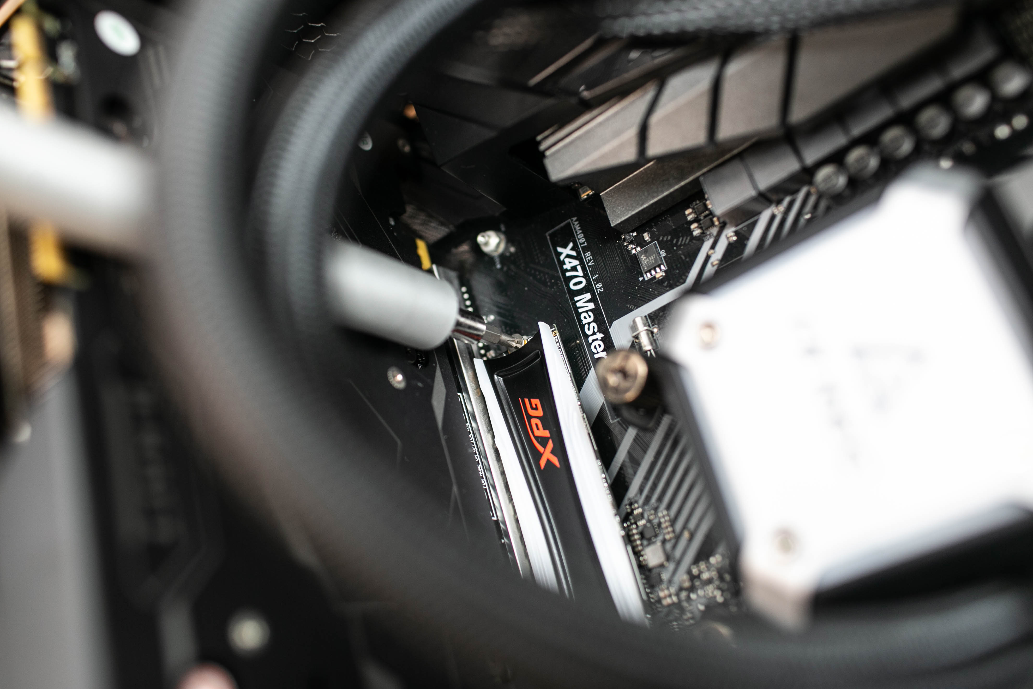 m.2固态硬盘有必要加散热马甲吗,m.2固态硬盘装散热片要撕掉标签吗