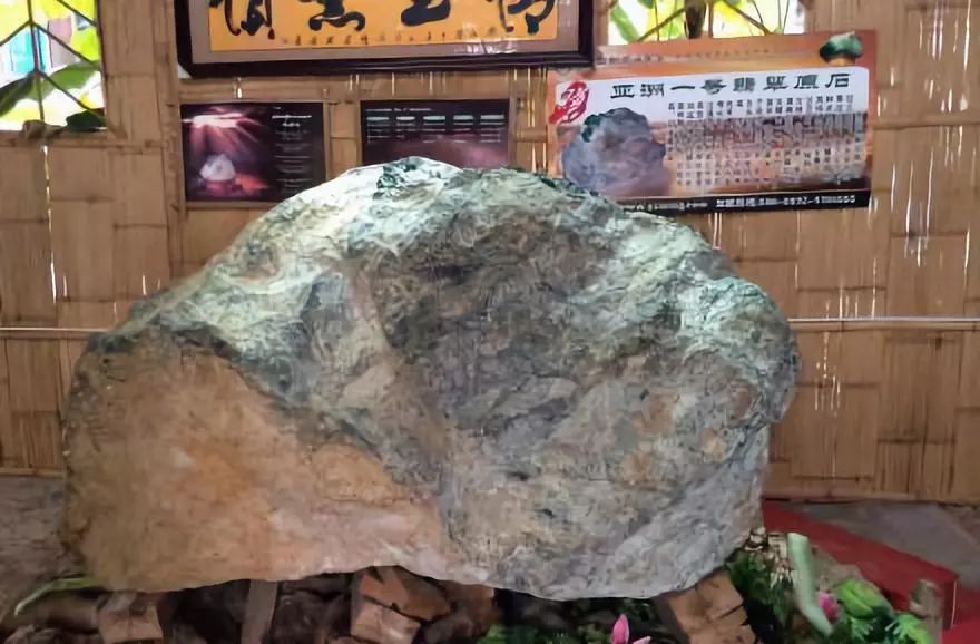 轰动玉石界的原石,轰动翡翠界的事件