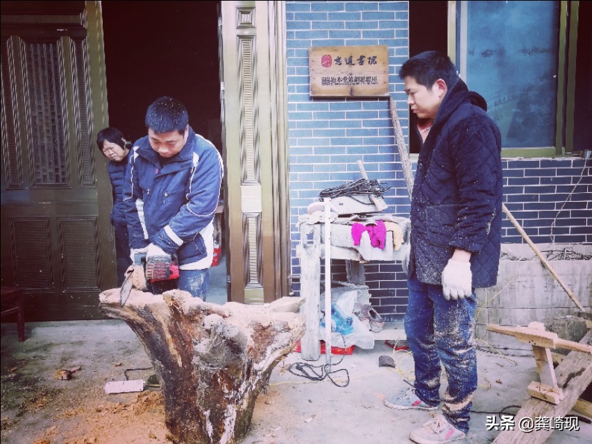 根雕小茶桌泡茶,用根雕茶桌喝茶