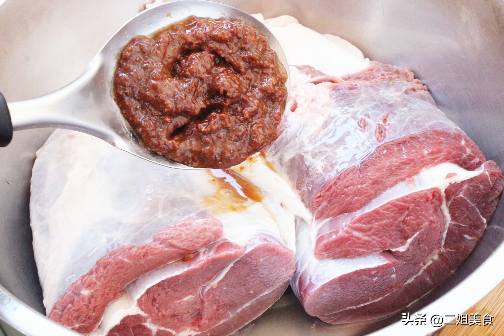 酱牛肉讲究三酱三泡,酱牛肉放什么才烂得快