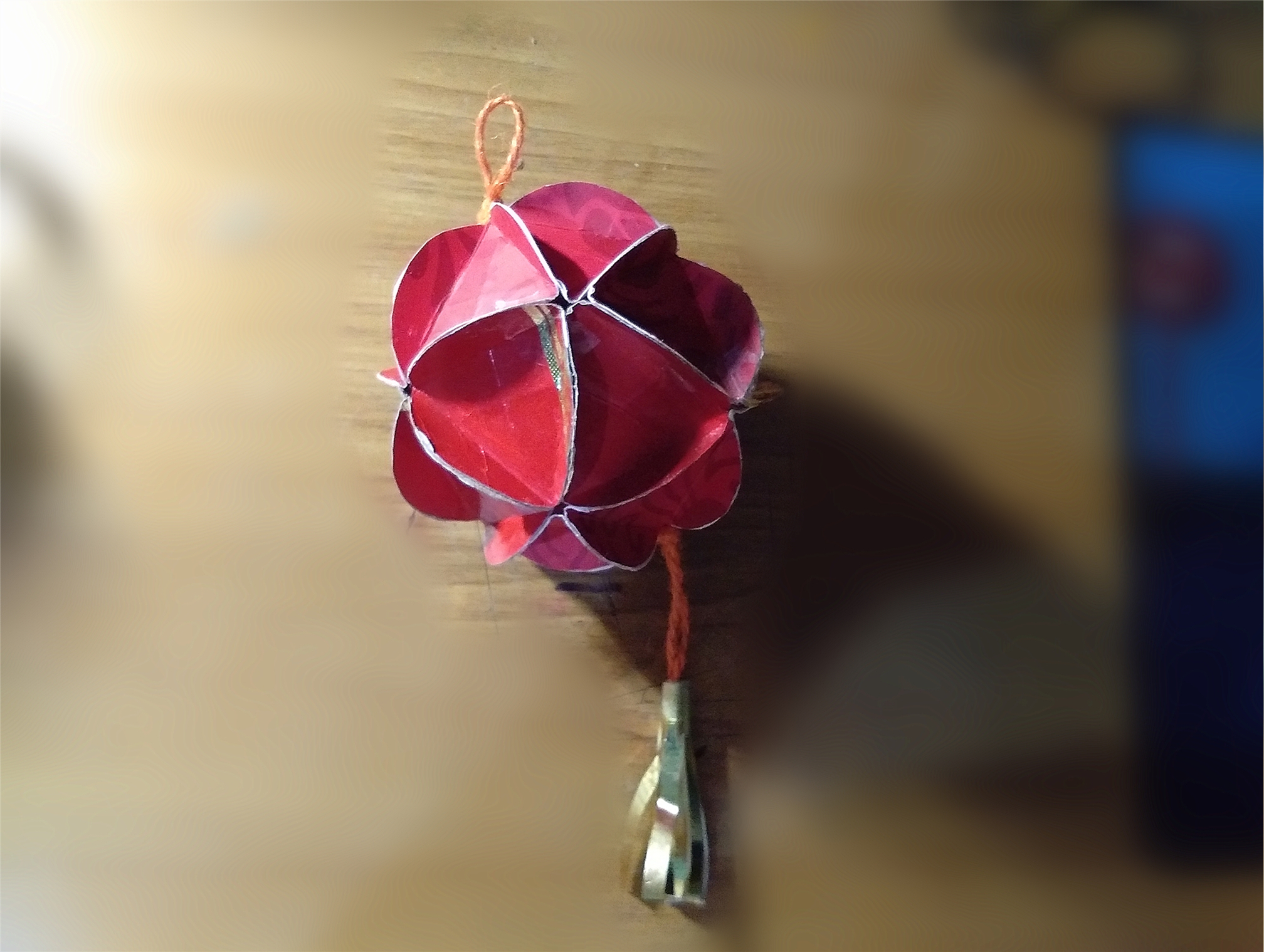 用挂历纸怎么做灯笼,手工制作简单漂亮灯笼挂历纸