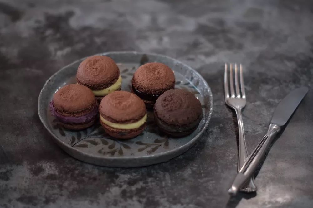 用水泥砌橱柜,用粘土做迷你橱柜