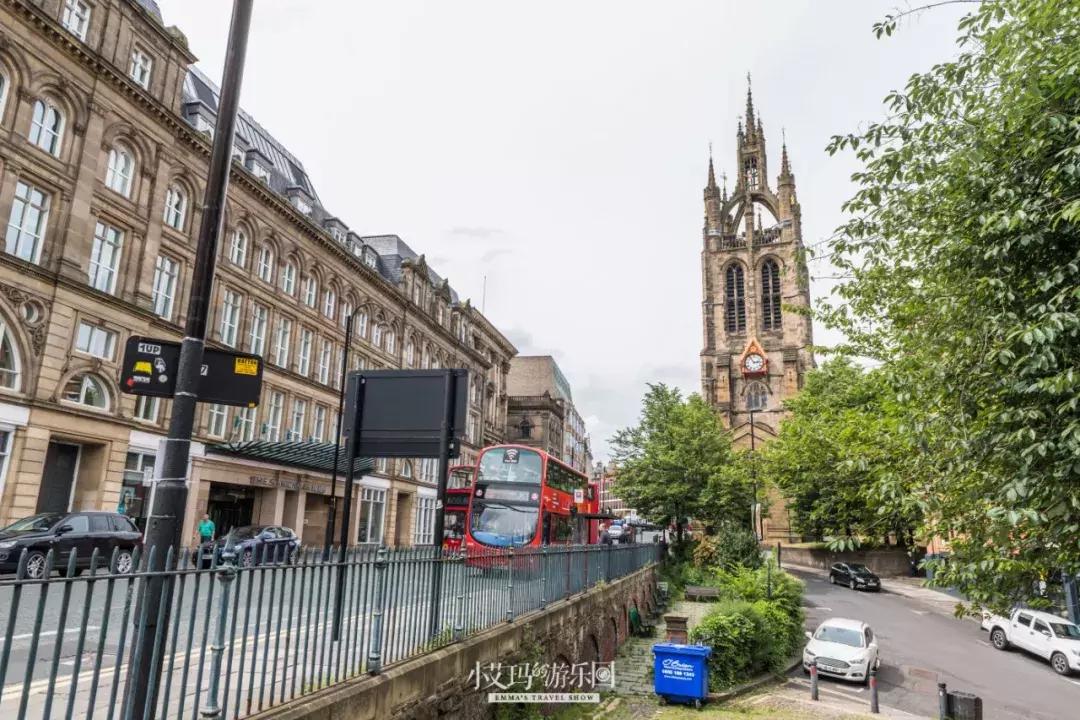 纽卡斯尔，店主为我弹奏了一把十万元的吉他