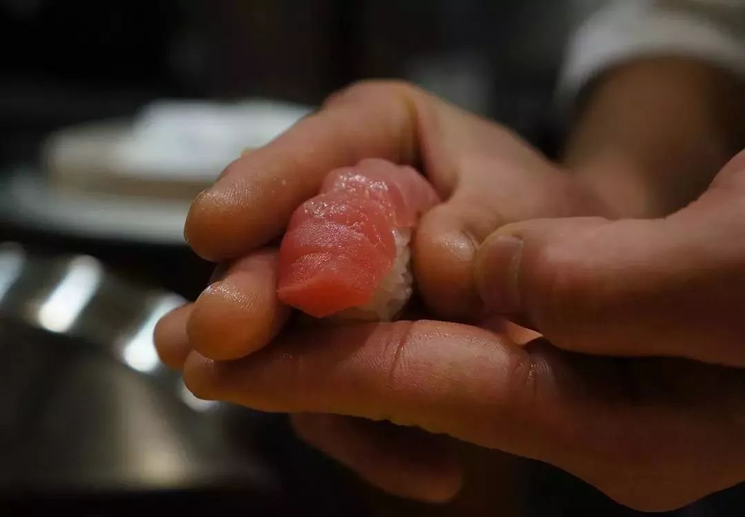 别再从日本背饭煲了！中国造的“铸铁电饭煲”，做饭媲美万元级