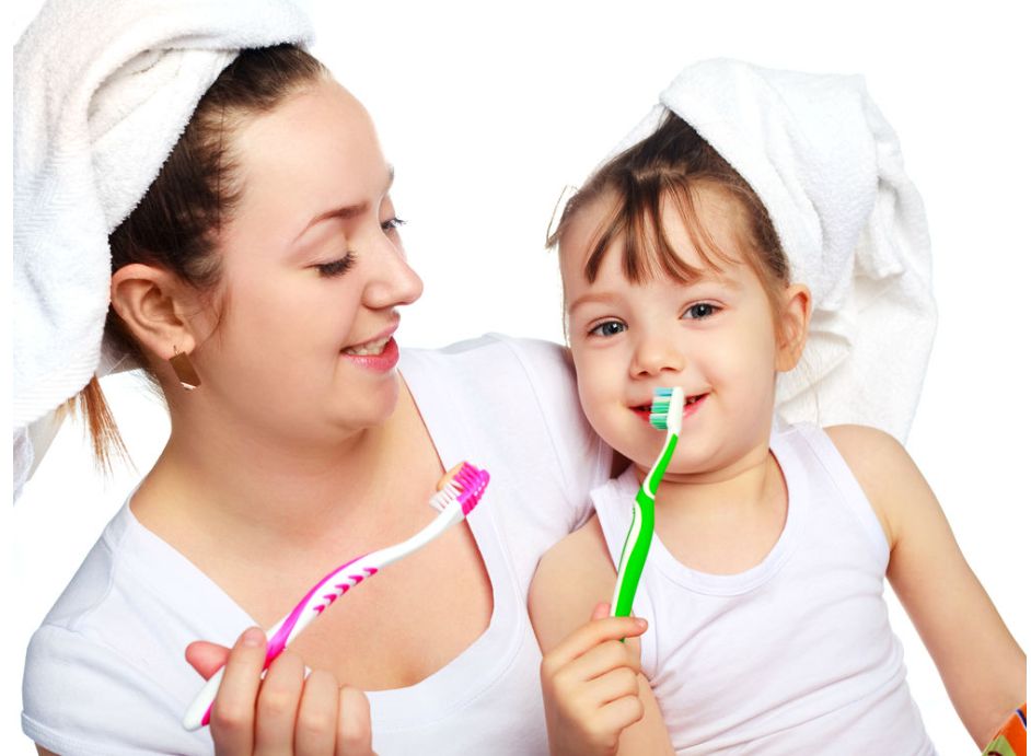 孩子满嘴“小黑牙”,可能是这三个原因引起的,天天刷牙也没用