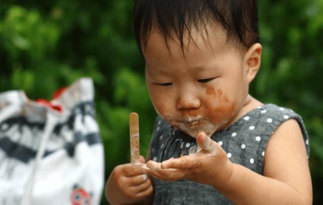 五岁男孩上吐下泻带酸味,7岁男孩上吐下泻