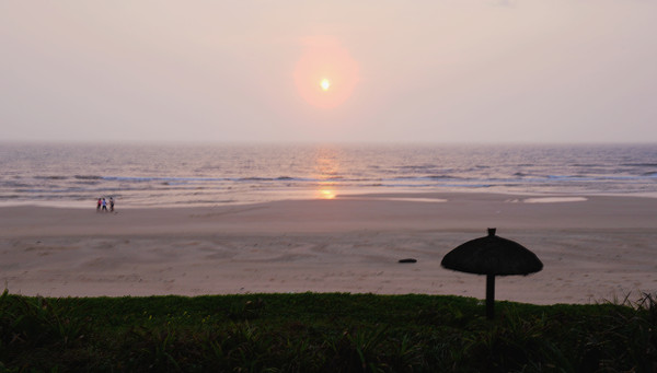幸亏我来了再不来素材就没了,海南月亮湾的夜晚