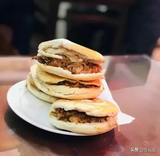 钟楼旁这条890米的老街，藏着一天吃三次都不会腻的馆子！