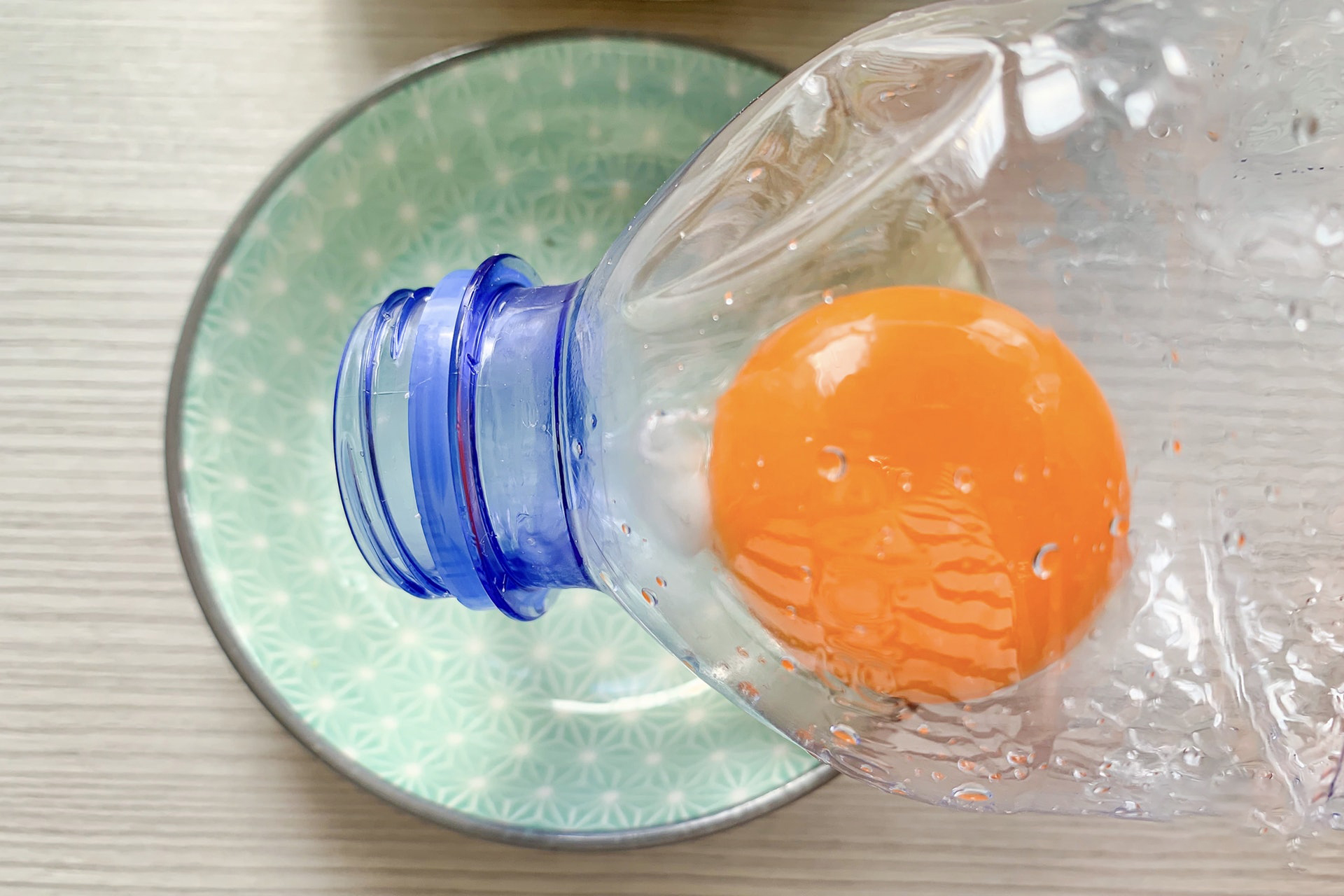 自制打蛋神器教程,用塑料杯做打蛋神器