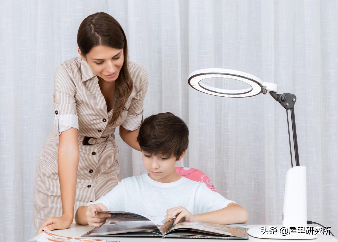 给孩子用什么样的台灯护眼,保护孩子视力护眼灯