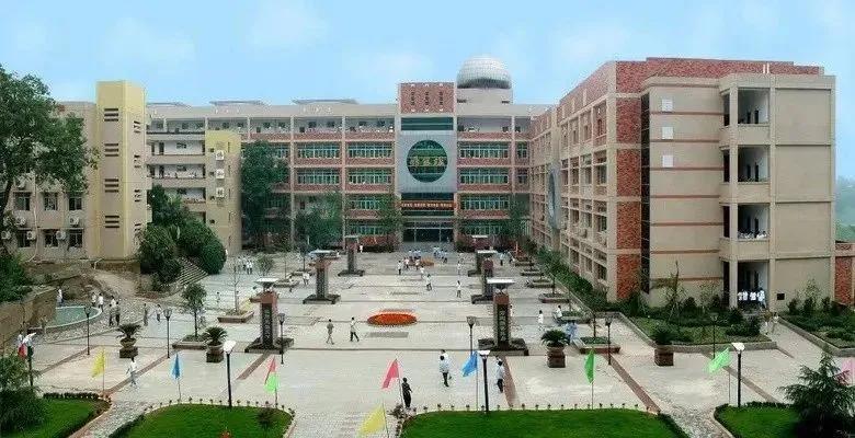 重庆巴南中学是重庆市重点中学吗,重庆市主城中学梯队排序