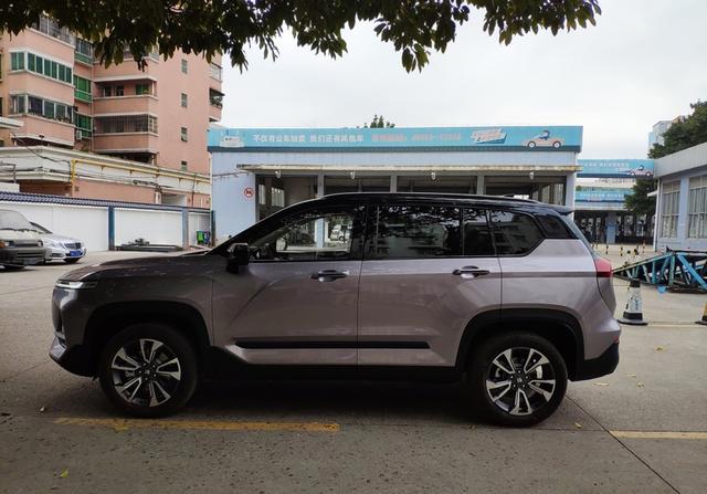 宝骏rs-5顶配,新款宝骏rs-5中配多少钱