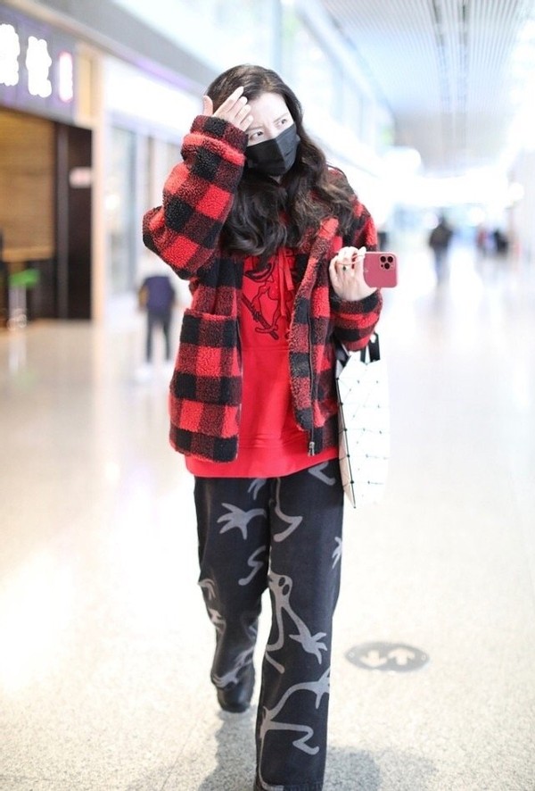 过年不穿红色怎么搭配,过年不应该穿的颜色