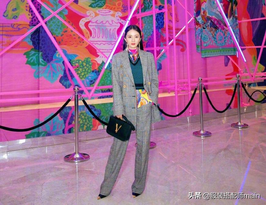 杨幂镂空v领白毛衣图片,杨幂v领针织衫温柔爆表