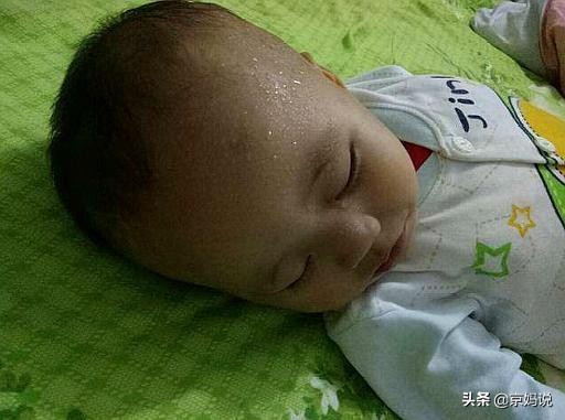 三个月宝宝老是头上出汗,3个月宝宝总是一头汗怎么处理