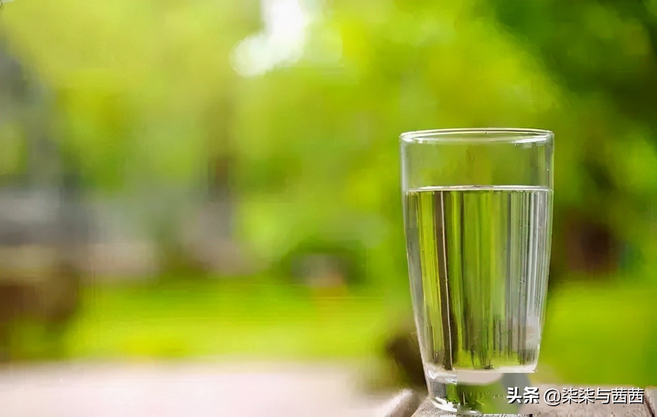 宝宝多喝水的后果,婴儿喝水多了中毒