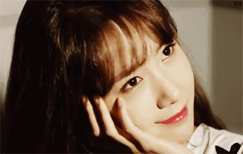 下巴挤出小米粒样的东西,下巴闭口挤出来的东西臭