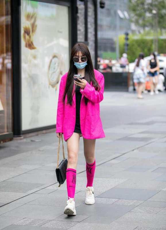 杨幂这次秀腿真让人服气,杨幂露腿和鞋