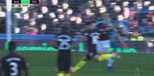 足球里摆大巴是什么阵型,摆大巴战术经典球赛