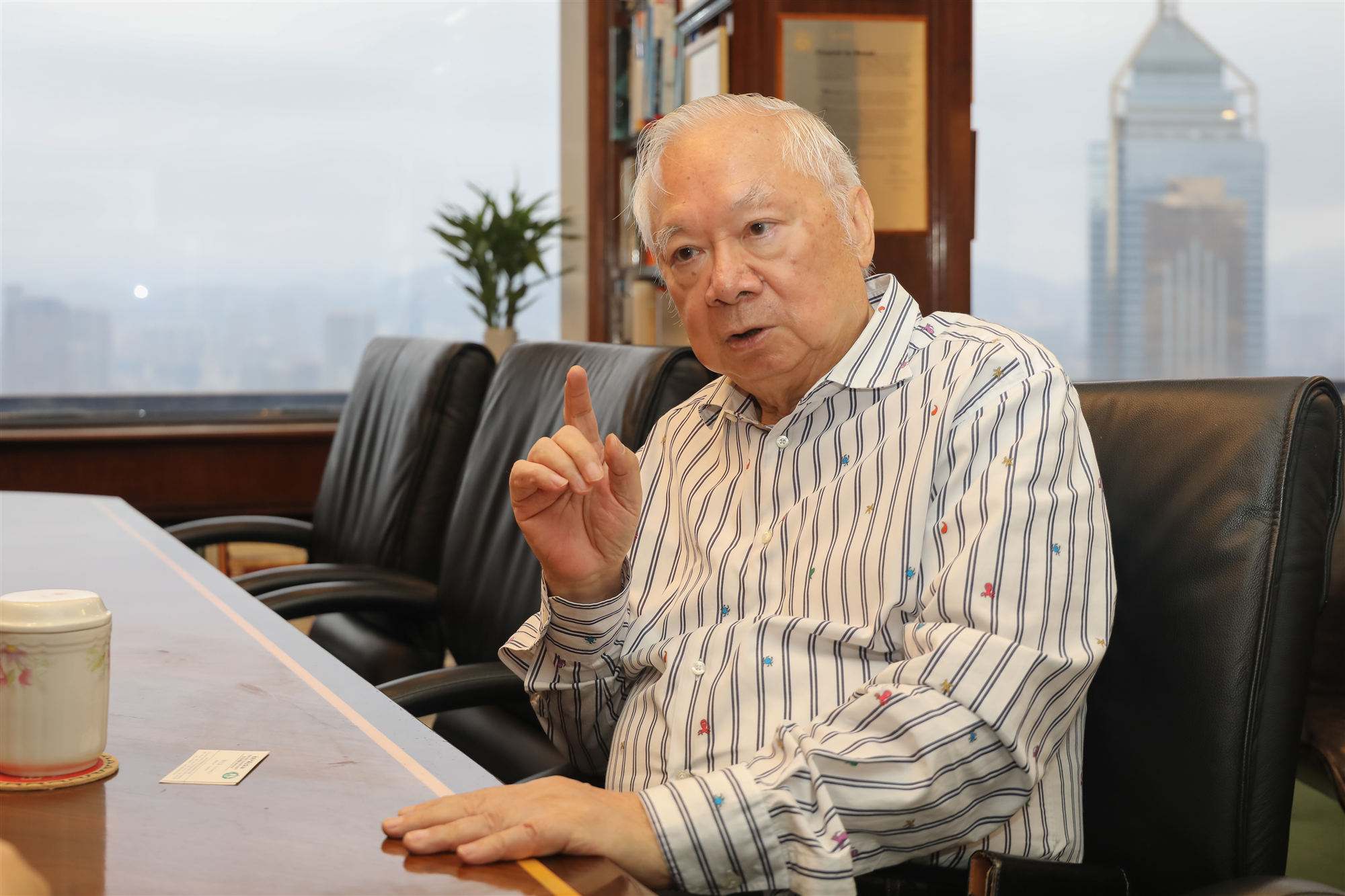 为赌王扶灵的李国宝是谁？李嘉诚家族在李国宝家族面前只是*弟弟小**