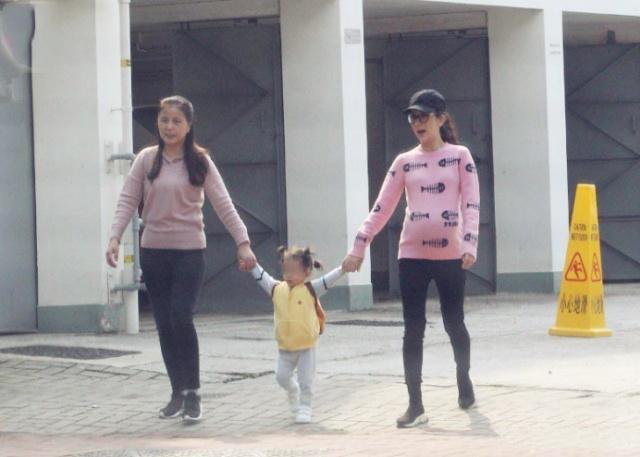 偶遇郭富城和方媛散步,天王嫂方媛光速瘦身