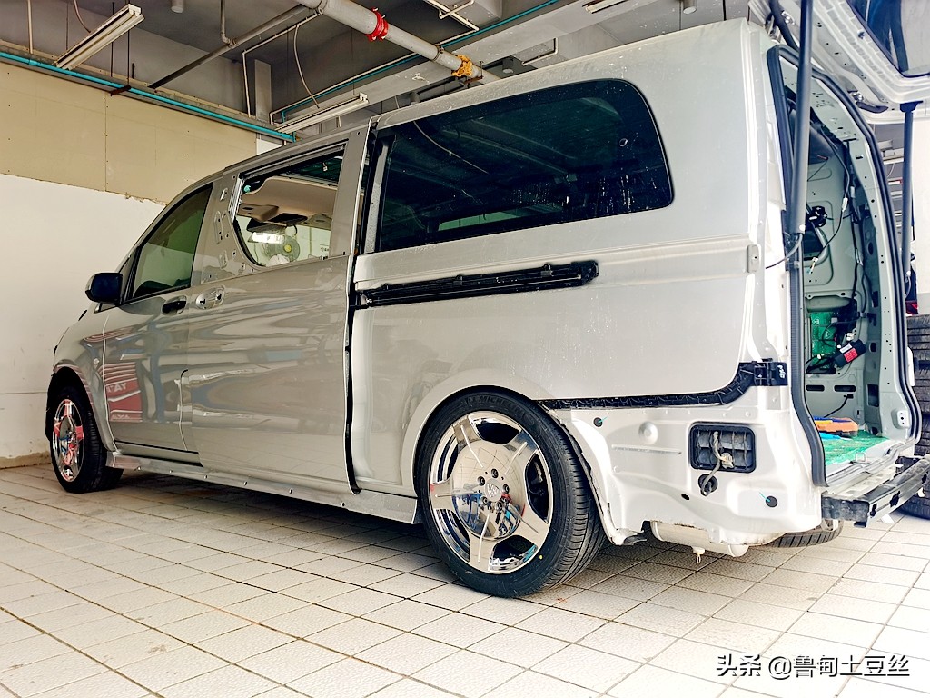 奔驰威霆轮胎升级,威霆升级轮毂案例