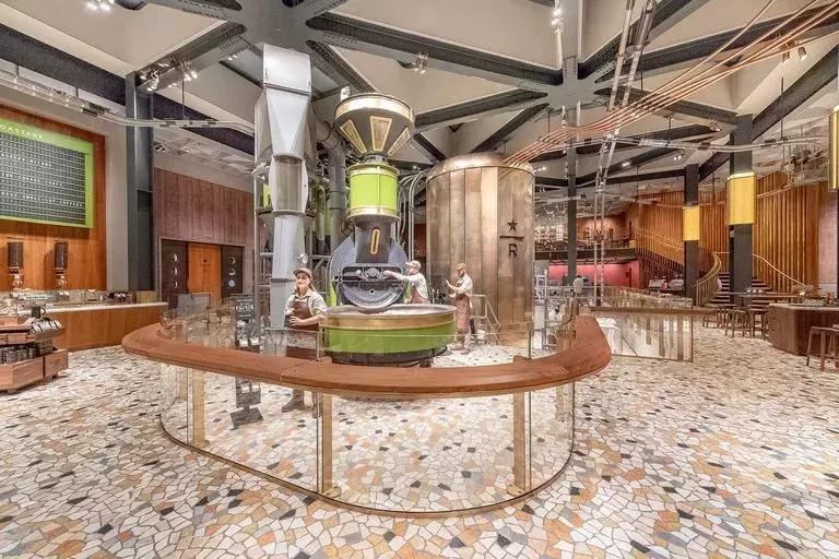 星巴克的设计是谁设计的,上海星巴克的设计师