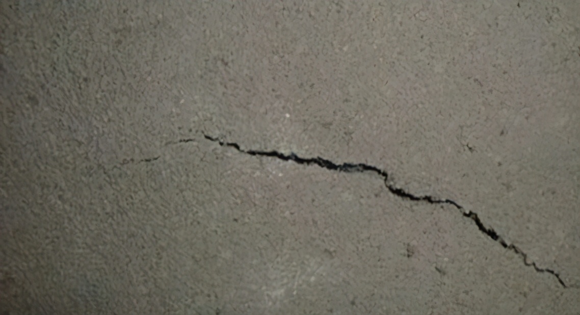 墙体抹灰有轻微裂怎么处理,怎样分清是墙体裂缝还是抹灰裂缝