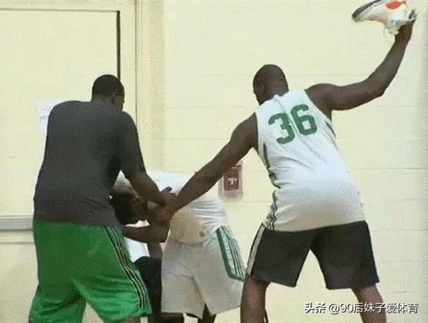 霍华德对抗奥尼尔集锦,霍华德和奥尼尔对抗视频