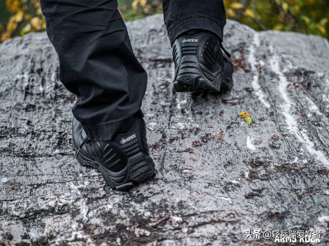 夏季穿哪种防水鞋不臭透气,军靴怎么做到又透气又防水