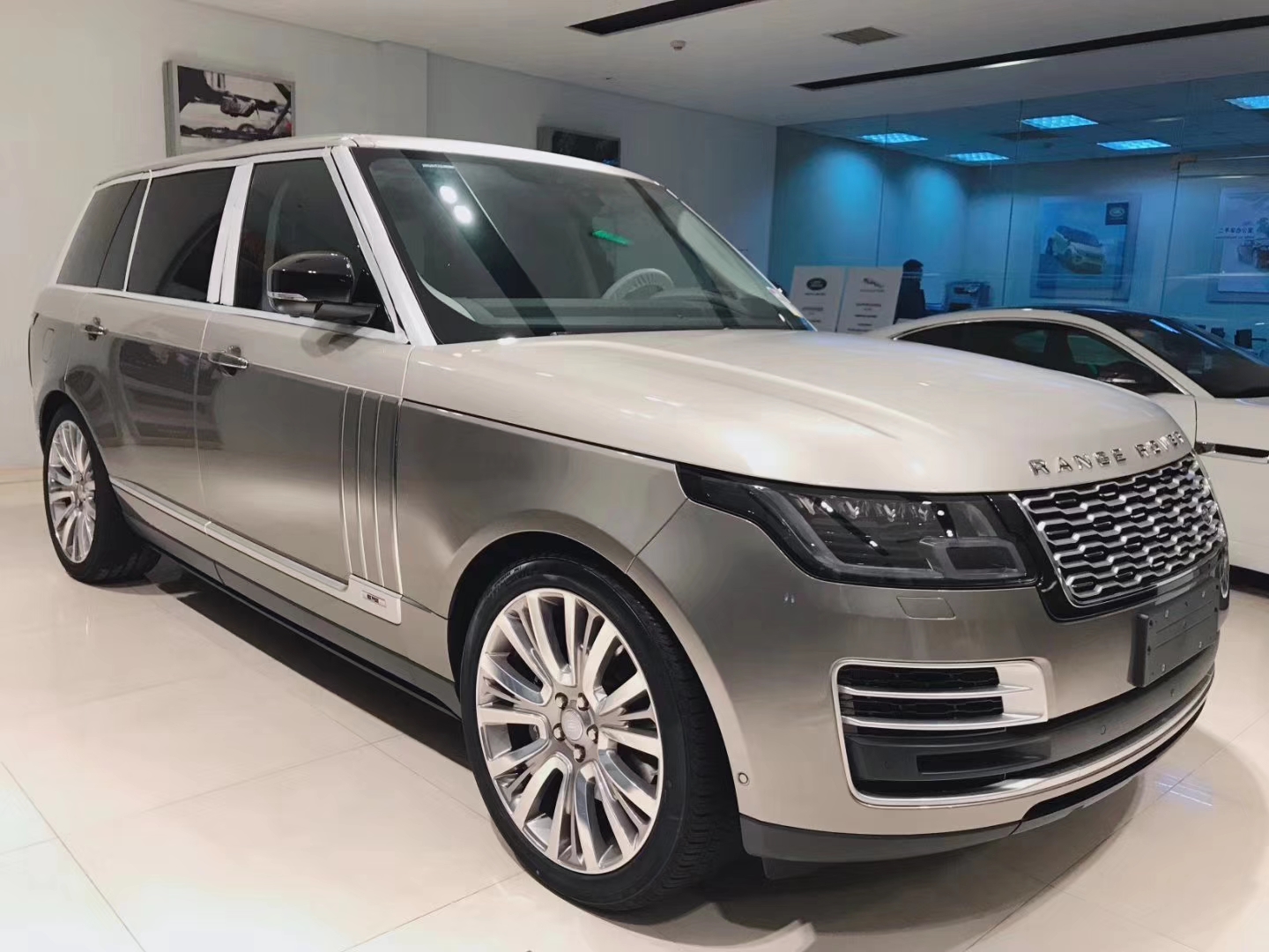 青岛路虎揽胜行政改装,青岛新款路虎揽胜改装大灯