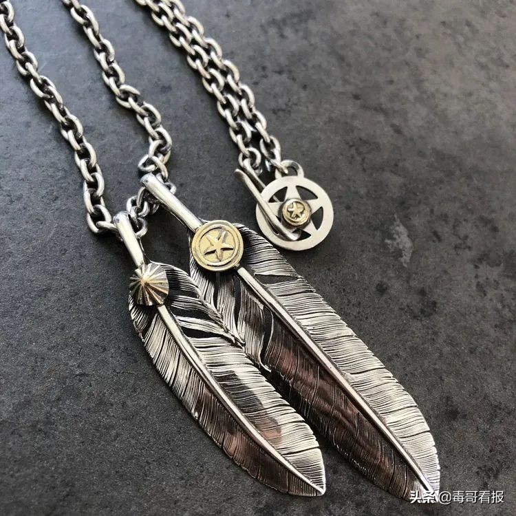 简约的首饰往往是穿搭的必杀技,首饰穿搭