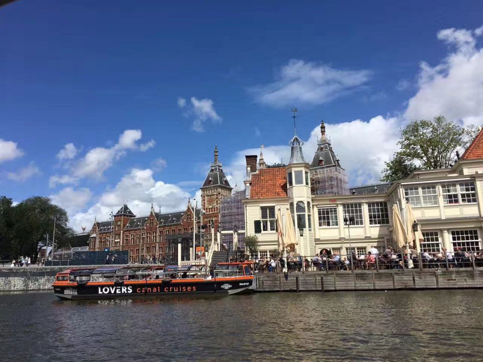 吸食*麻大**合法，*灯区红**明目张胆，荷兰为何还秩序井然，经济发达？