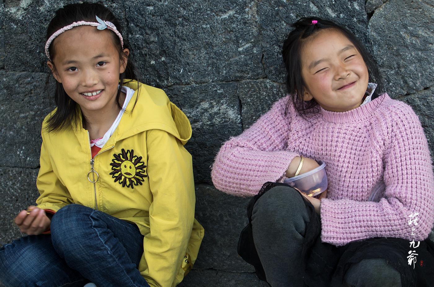 西董古村斜阳余晖下的悠然静寂