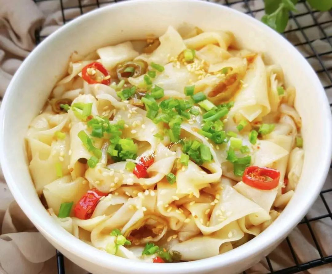 包饺子剩下的的饺子皮不要扔了,包饺子多余的饺子皮