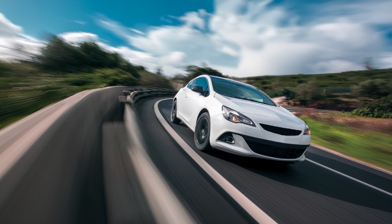 湿滑路面打滑怎么办,汽车雨天路面打滑补救