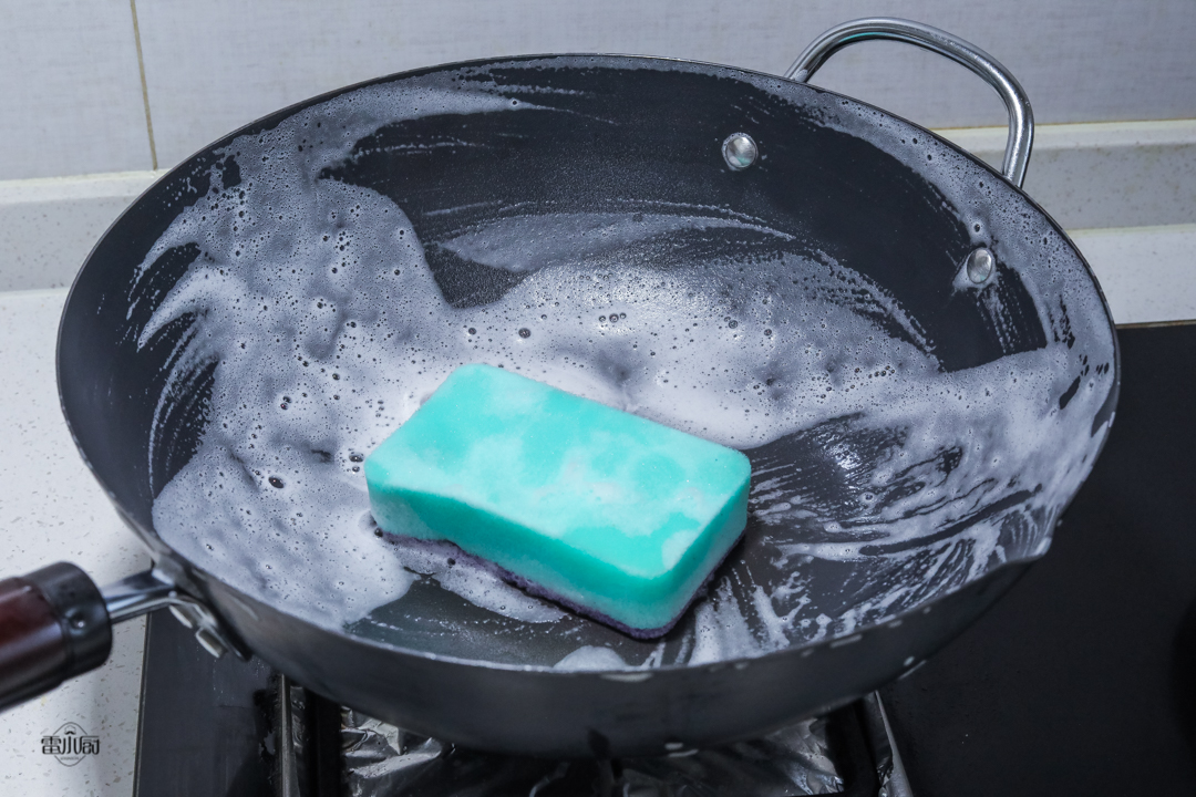 铁锅怎样开锅最简单方法小视频,铁锅重新开锅的正确方法不粘锅