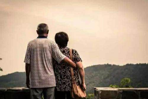 “年轻疯玩，老了遭罪！”丁克族真这样吗？可能和你想的不太一样