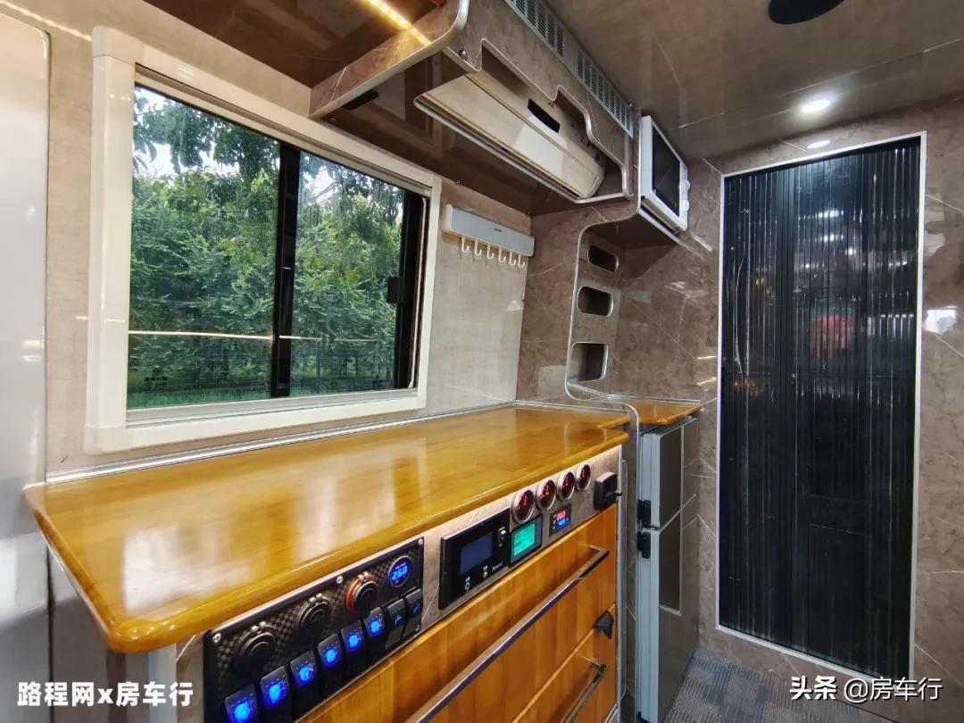 东风四驱挑战者越野房车试驾视频,东风挑战者四驱越野房车